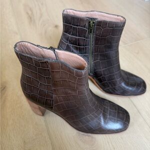 Madewell Women's Brown Croc-Embossed Leather Ankle Boots - Like New